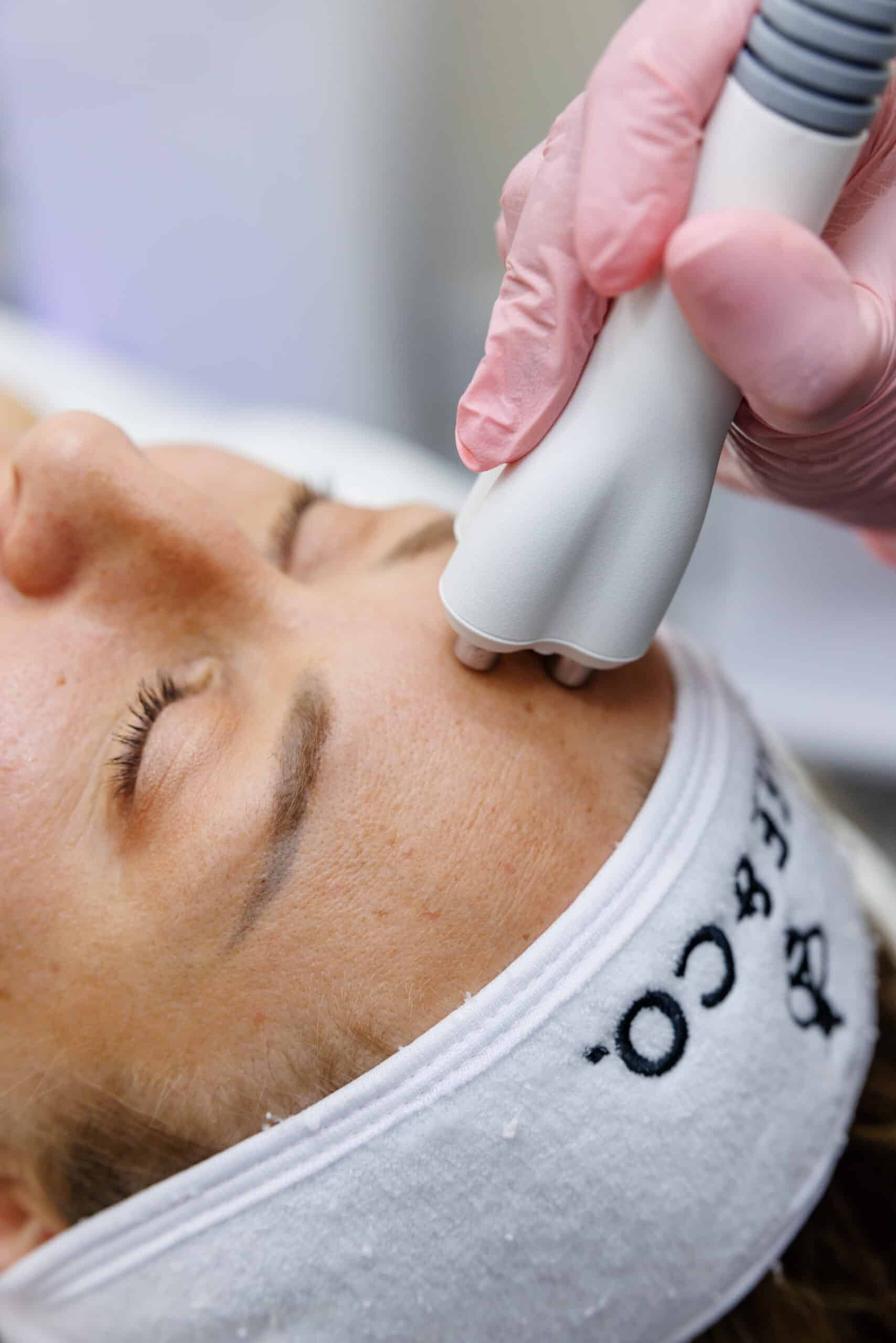 QUEEN BEE LIFTING FACIAL