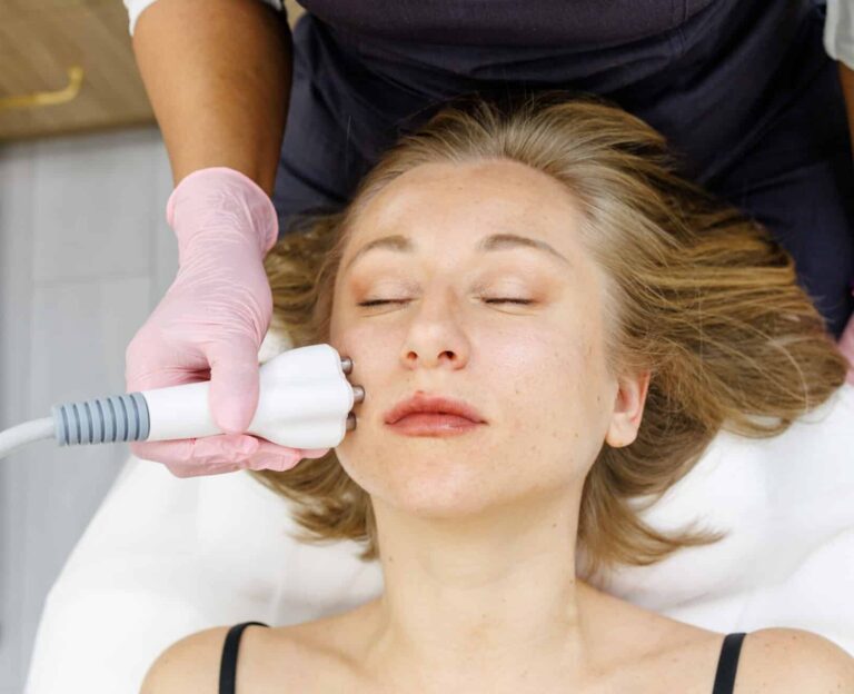 QUEEN BEE LIFTING FACIAL